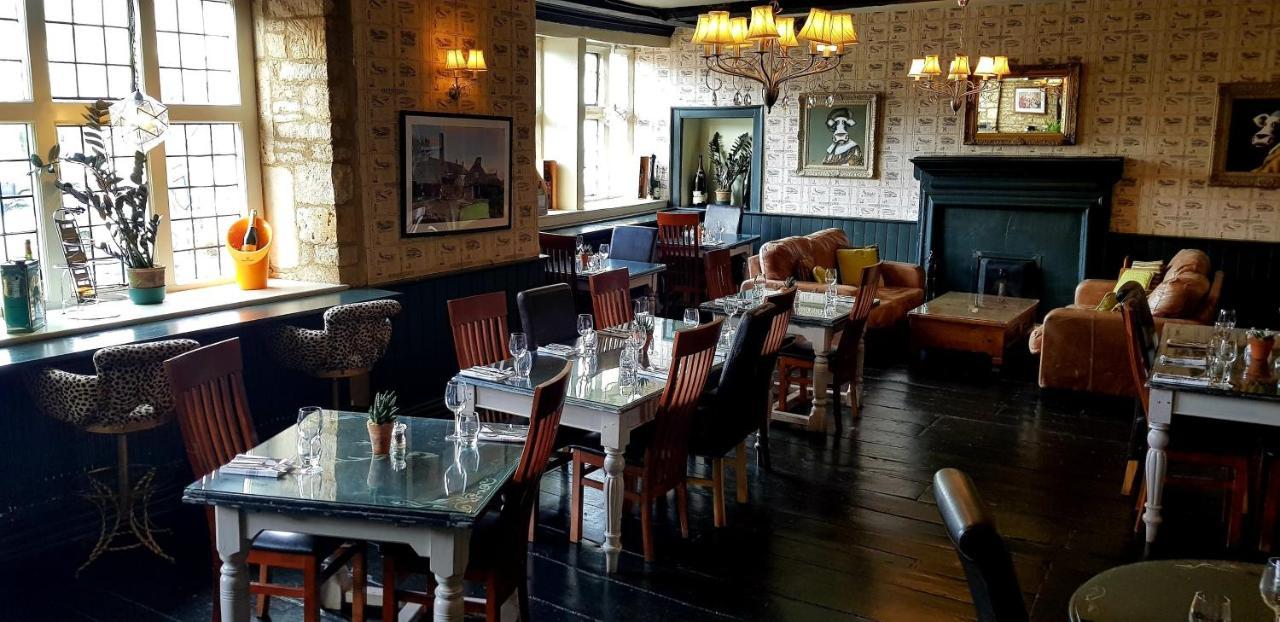 The Kings Arms Hotel Стоу на Вёлд Экстерьер фото