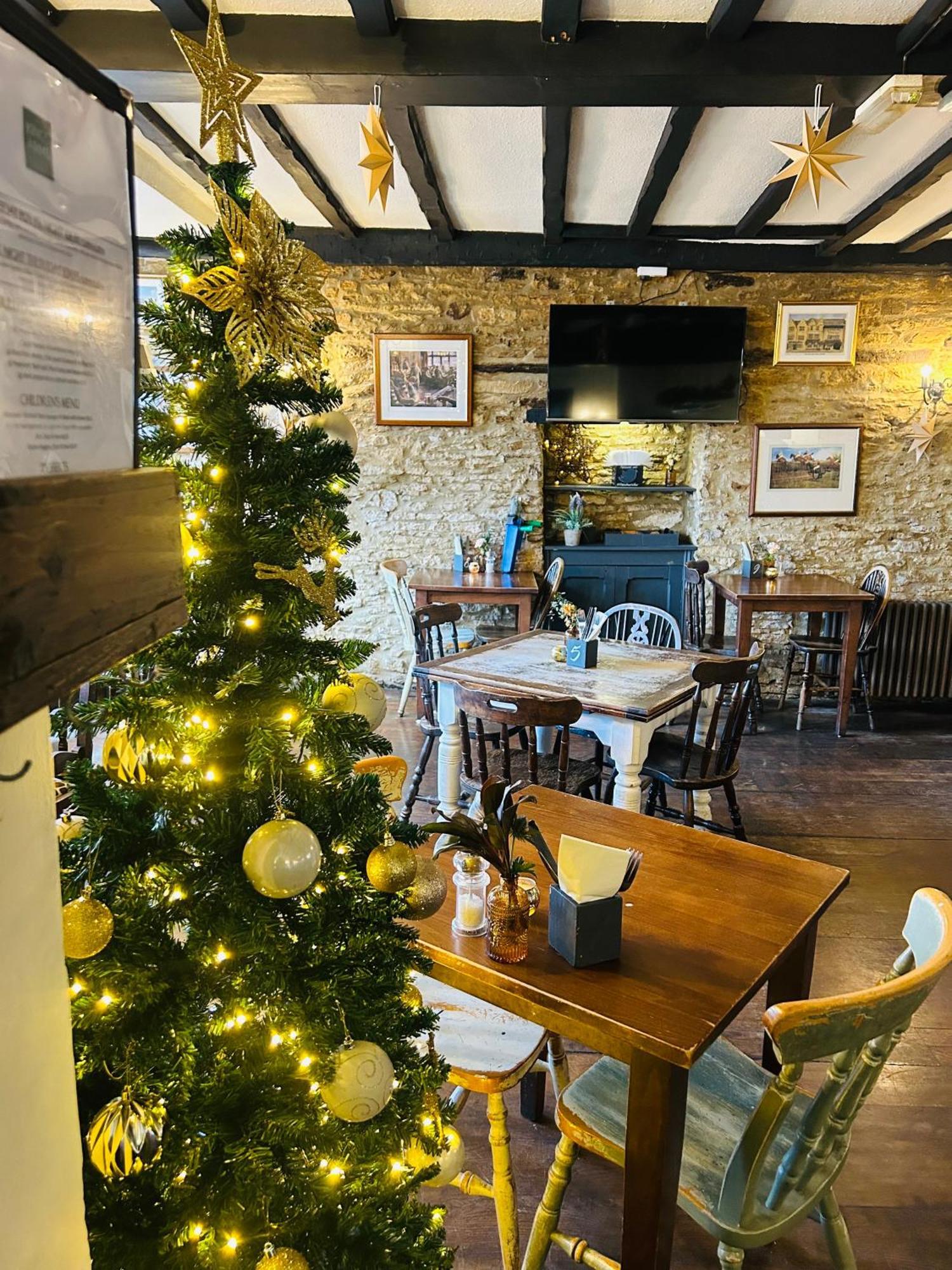 The Kings Arms Hotel Стоу на Вёлд Экстерьер фото